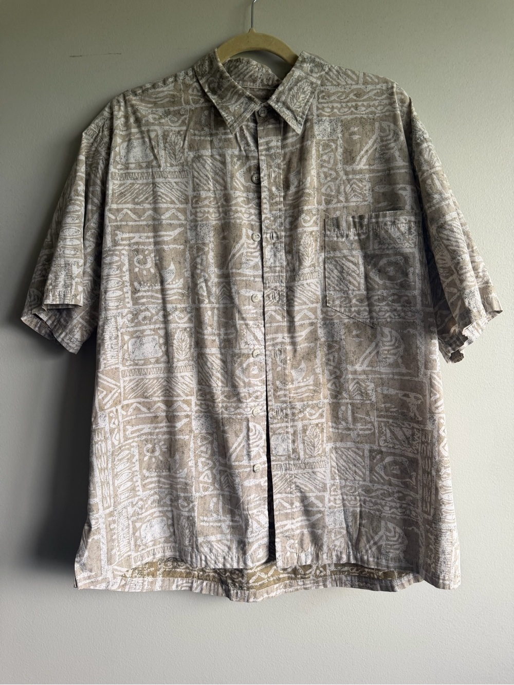Authentic Aloha shirt - Men's Short-Sleeve Button-Down Shirt in Beige Print
